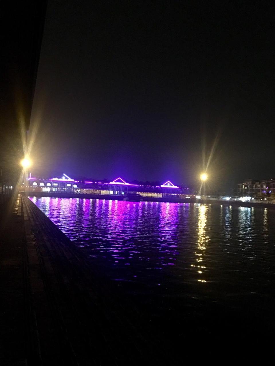 Queen Motel Ha Long Buitenkant foto